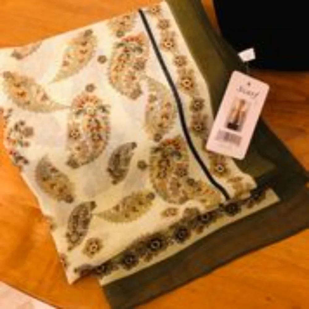 NWT Paisley and Floral Lightweight Scarf